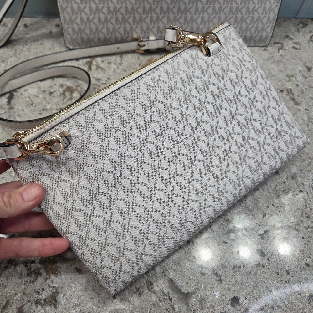 NWT Michael Kors 3-in-1 Crossbody Clutch Set Vanilla Monogram Gold Hardware - Picture 9 of 13
